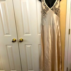 Victoria’s Secret Collection long noghtgown❤️⭐️